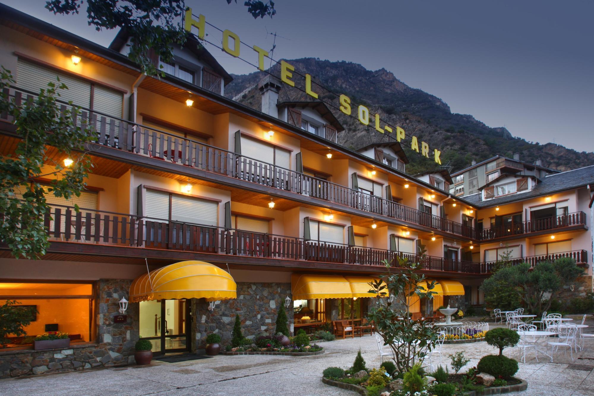 Sant Julià de Lòria Hotel Sol-Park المظهر الخارجي الصورة
